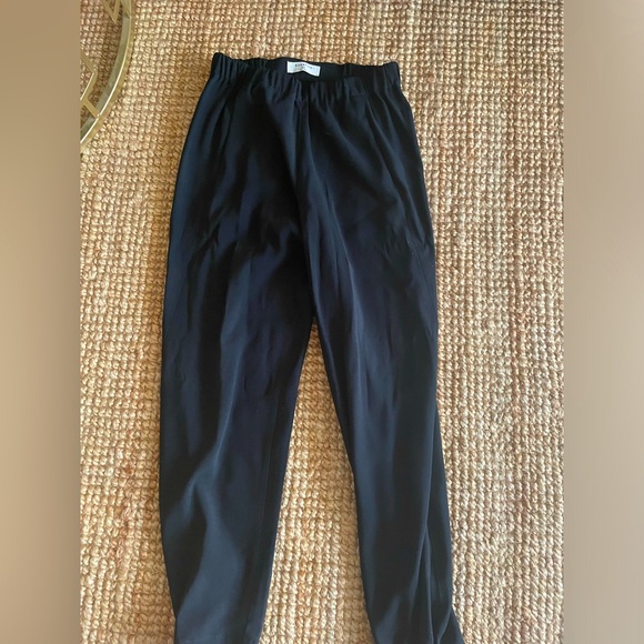 Aritzia crepe jogger style trouser - Picture 1 of 2
